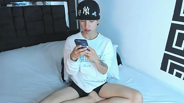 Snapshot of Thiago_Divine_ chatting on 09.25.25 Thiago Divine  online show from 09.25.25