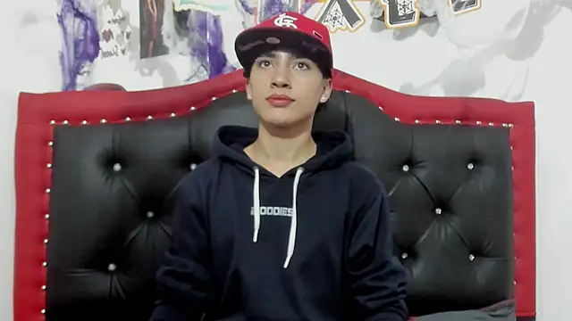 Snapshot of Thiago_Divine_ chatting on 10.17.25 Thiago Divine  online show from 10.17.25