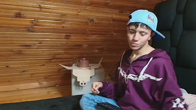 Snapshot of Thiago_Divine_ chatting on 10.30.25 Thiago Divine  online show from 10.30.25