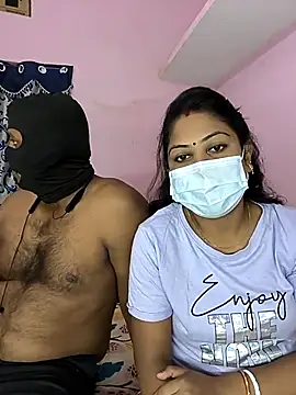 Snapshot of Lovlycouple1 chatting on 10.06.25 Lovlycouple1 online show from 10.06.25