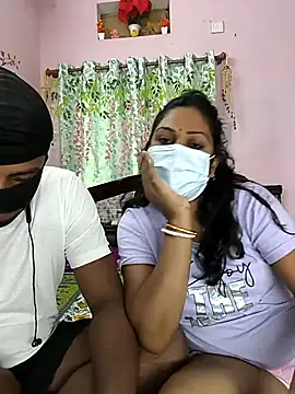 Snapshot of Lovlycouple1 chatting on 10.10.25 Lovlycouple1 online show from 10.10.25