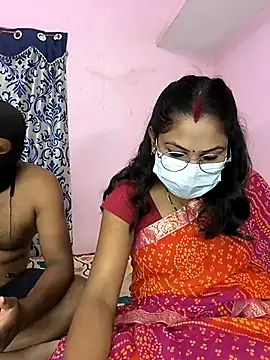 Snapshot of Lovlycouple1 chatting on 10.22.25 Lovlycouple1 online show from 10.22.25