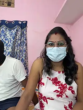 Snapshot of Lovlycouple1 chatting on 10.23.25 Lovlycouple1 online show from 10.23.25