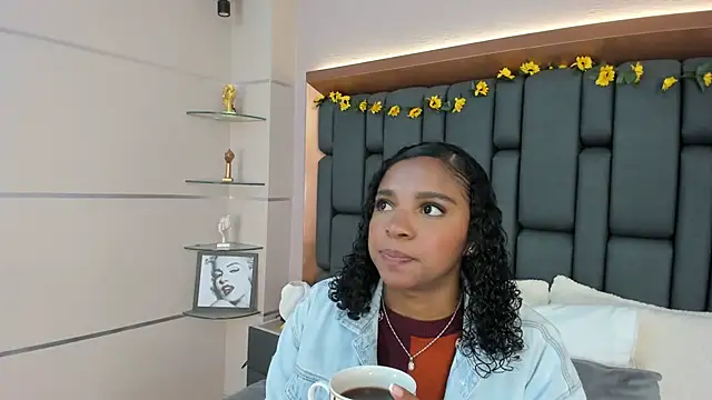 LisaMendez online show from 11.23.25