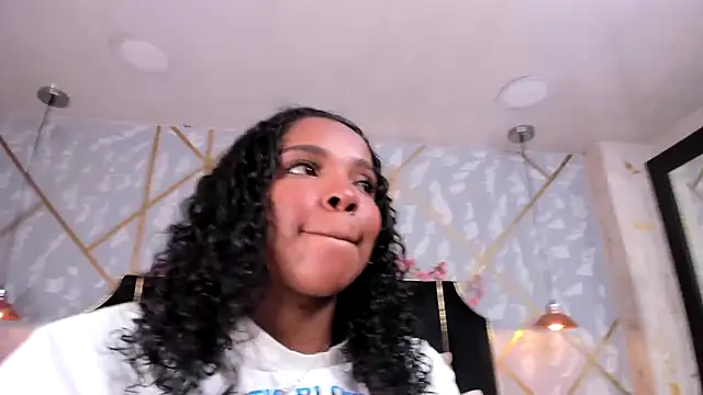 Snapshot of LisaMendez chatting on 05.01.26 LisaMendez online show from 05.01.26