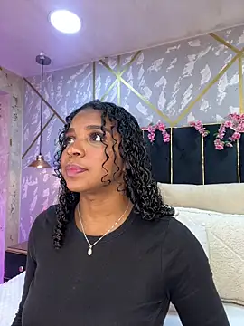 Snapshot of LisaMendez chatting on 05.17.26 LisaMendez online show from 05.17.26