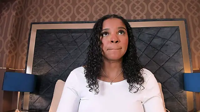 Snapshot of LisaMendez chatting on 05.28.26 LisaMendez online show from 05.28.26
