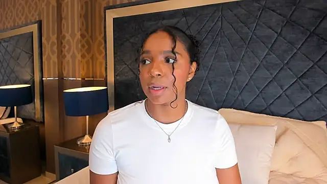 Snapshot of LisaMendez chatting on 07.17.26 LisaMendez online show from 07.17.26