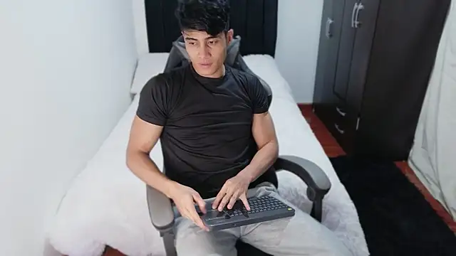 stylish men online show from 10.15.25