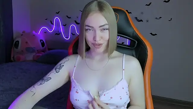 LaraKrein lk online show from 10.26.25