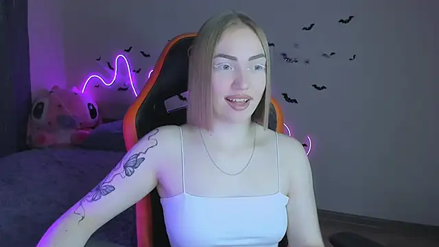 LaraKrein lk online show from 10.28.25