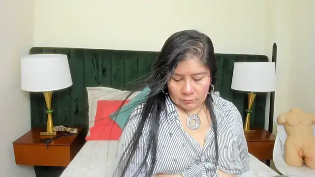 kiraGeiner online show from 10.20.25