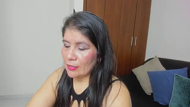 kiraGeiner online show from 05.25.26