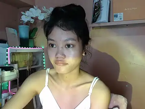 Snapshot of skinny_gracie chatting on 10.19.25 skinny gracie online show from 10.19.25