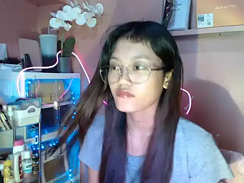 Snapshot of skinny_gracie chatting on 10.22.25 skinny gracie online show from 10.22.25