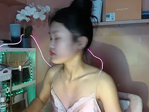 Snapshot of skinny_gracie chatting on 10.23.25 skinny gracie online show from 10.23.25