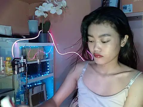 Snapshot of skinny_gracie chatting on 10.25.25 skinny gracie online show from 10.25.25