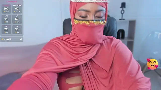 Snapshot of yasmin_elite chatting on 10.14.25 yasmin elite online show from 10.14.25