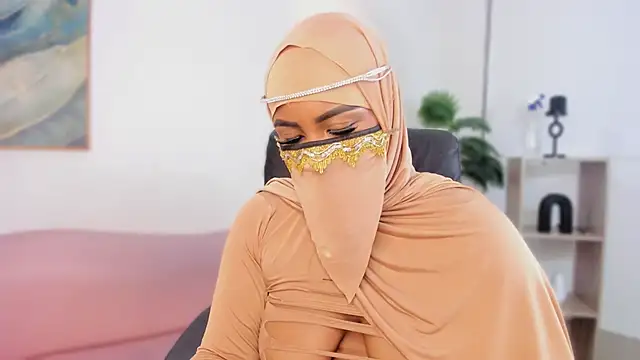 Snapshot of yasmin_elite chatting on 10.21.25 yasmin elite online show from 10.21.25