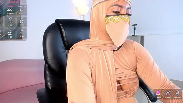 Snapshot of yasmin_elite chatting on 10.24.25 yasmin elite online show from 10.24.25