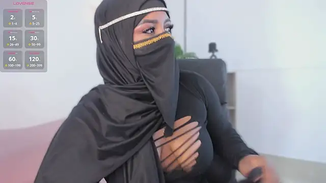 Snapshot of yasmin_elite chatting on 10.29.25 yasmin elite online show from 10.29.25