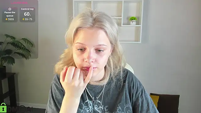 Snapshot of Allice_Cox chatting on 09.28.25 Allice Cox online show from 09.28.25