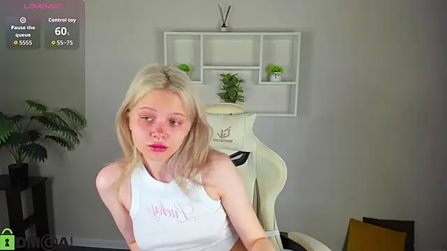 Snapshot of Allice_Cox chatting on 10.03.25 Allice Cox online show from 10.03.25