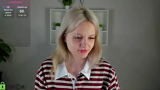 Snapshot of Allice_Cox chatting on 10.14.25 Allice Cox online show from 10.14.25