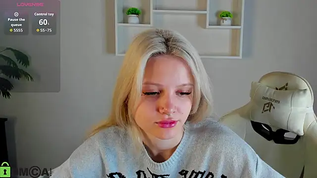 Snapshot of Allice_Cox chatting on 10.17.25 Allice Cox online show from 10.17.25