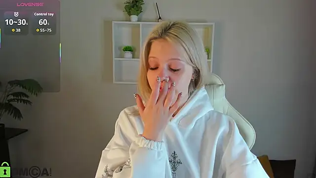 Snapshot of Allice_Cox chatting on 10.24.25 Allice Cox online show from 10.24.25