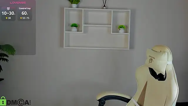 Snapshot of Allice_Cox chatting on 10.29.25 Allice Cox online show from 10.29.25