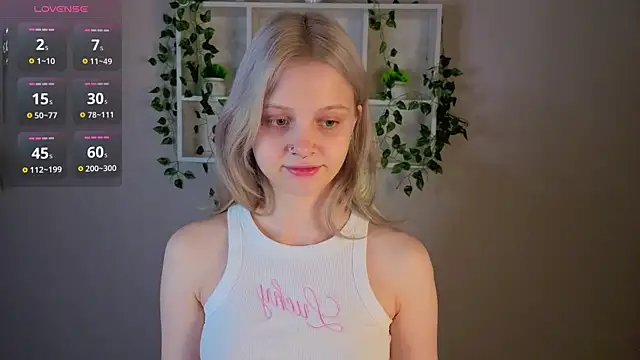 Snapshot of Allice_Cox chatting on 11.18.25 Allice Cox online show from 11.18.25