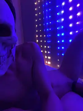 Snapshot of SalemStratton chatting on 10.21.25 SalemStratton online show from 10.21.25