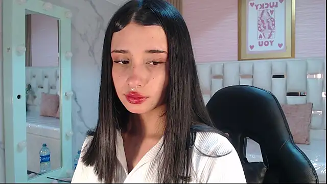 Snapshot of allyssa_bellini_s chatting on 10.06.25 allyssa bellini s online show from 10.06.25