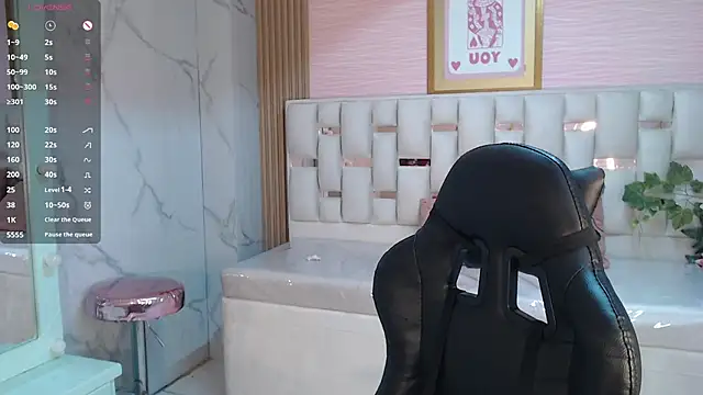 Snapshot of allyssa_bellini_s chatting on 10.22.25 allyssa bellini s online show from 10.22.25