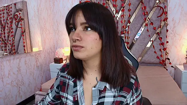 NahomyPeach online show from 09.11.25