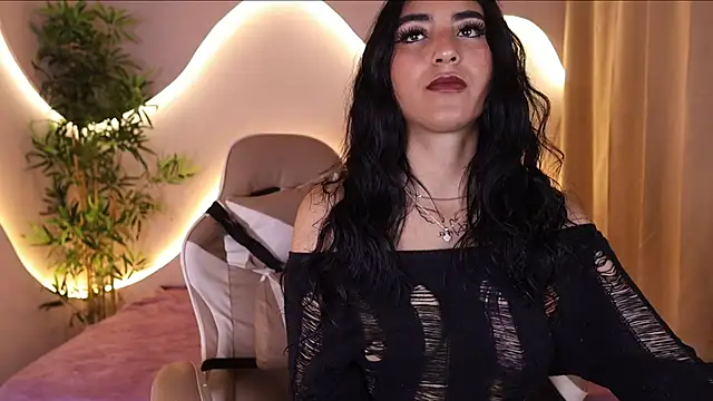 Snapshot of Emma_and_Issac chatting on 10.06.25 Emma and Issac online show from 10.06.25