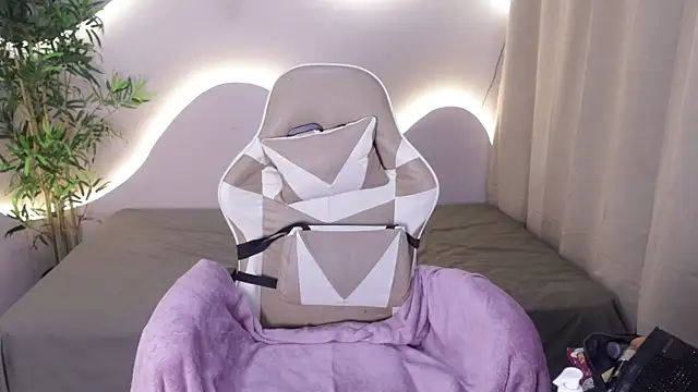 Emma and Issac online show from 11.27.25