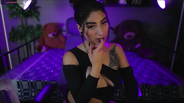 Emma and Issac online show from 12.22.25