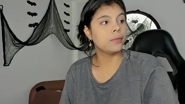 Aleja-02 online show from 10.13.25