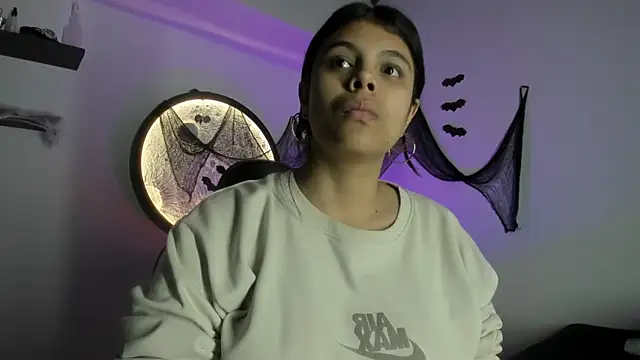 Aleja-02 online show from 10.24.25