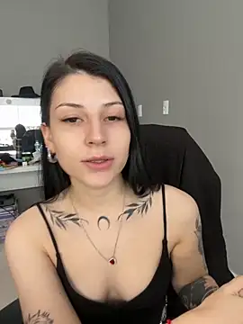 Snapshot of Privad_ravenna chatting on 10.21.25 Privad ravenna online show from 10.21.25