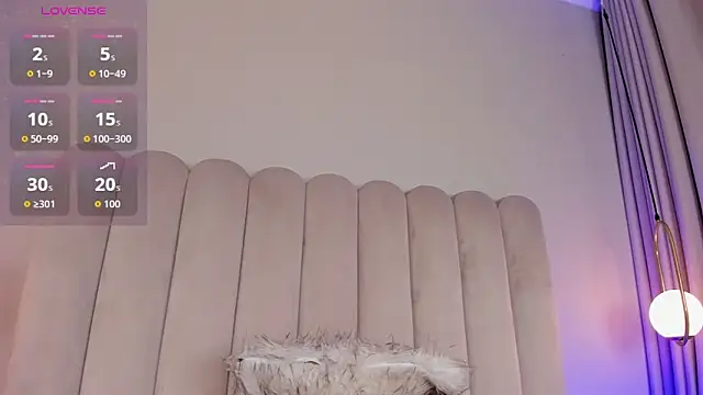 ashlye white online show from 10.19.25