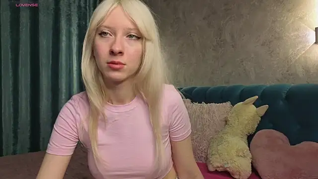 Snapshot of BubugAgaska chatting on 10.15.25 BubugAgaska online show from 10.15.25