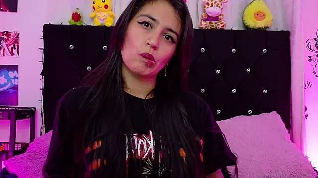 queen smiley online show from 10.14.25