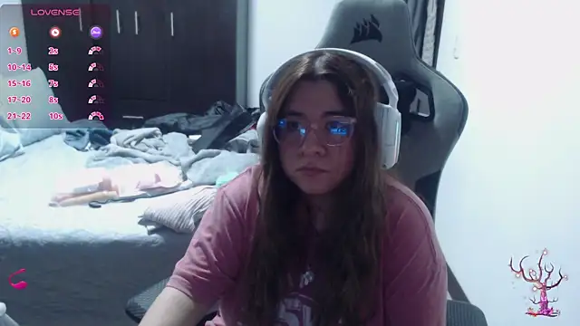 Snapshot of Pink_girl0n chatting on 12.20.25 Pink girl0n online show from 12.20.25