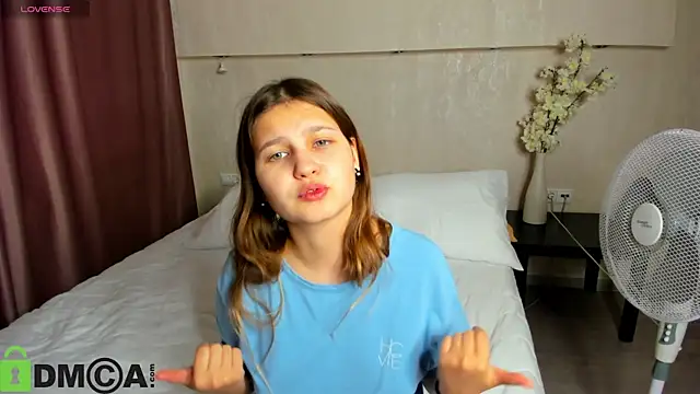 Snapshot of Elle_Ellise chatting on 10.02.25 Elle Ellise online show from 10.02.25