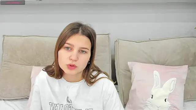 Snapshot of Elle_Ellise chatting on 10.06.25 Elle Ellise online show from 10.06.25