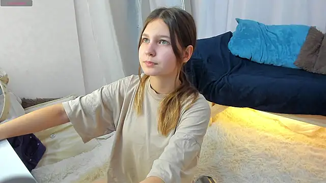 Snapshot of Elle_Ellise chatting on 10.31.25 Elle Ellise online show from 10.31.25