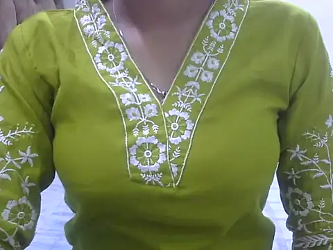 Snapshot of SONIYA_47 chatting on 10.02.25 SONIYA 47 online show from 10.02.25